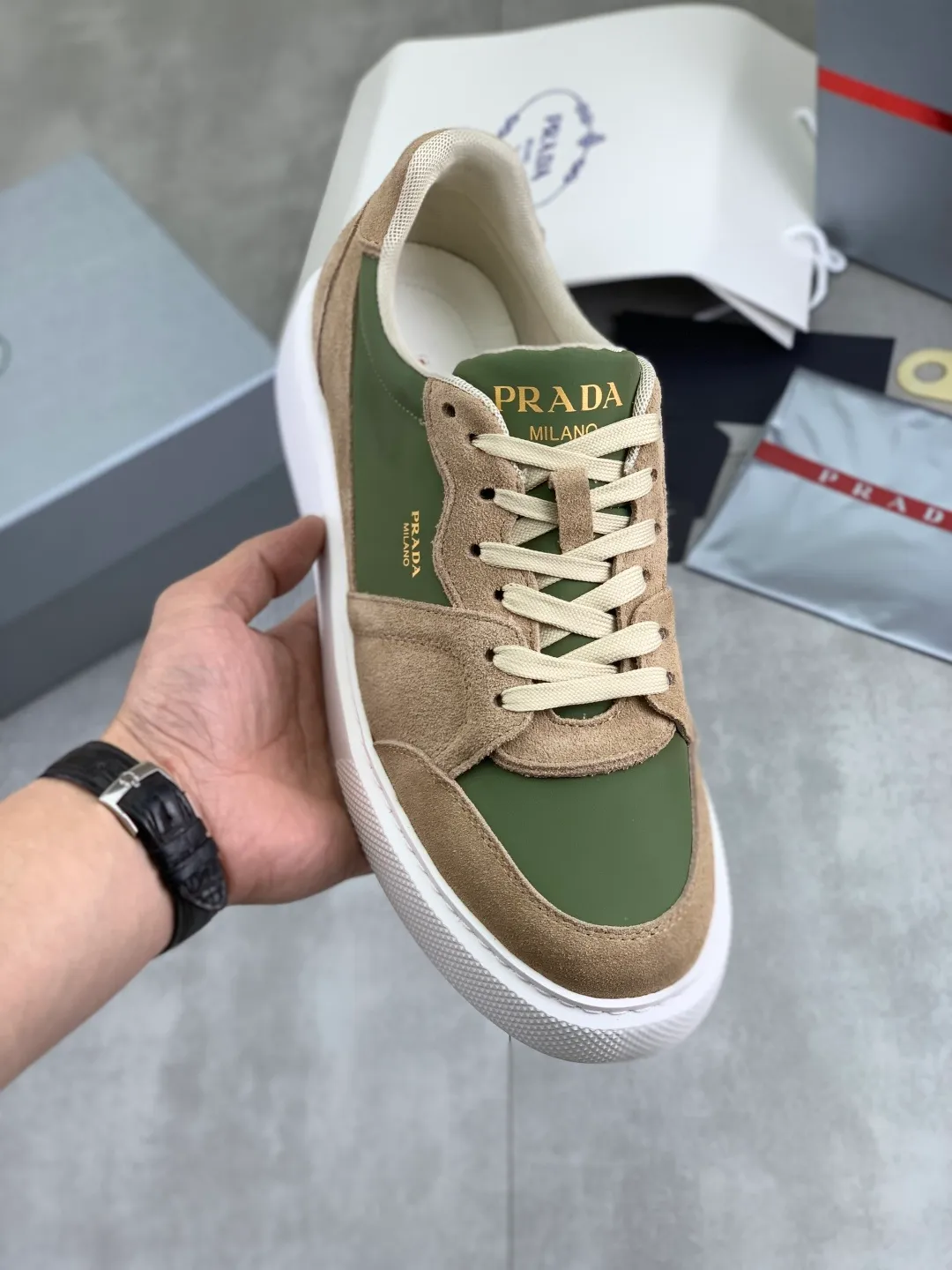 Men's men's shoes P560 💰【New style】Top quality, new popular models on the official website, which will never go out of style for a century, 🆘 The trendy brand (Prada) mainly promotes popular models, avant-garde and versatile fashionable men's shoes, privately molded, with cowhide splicing and 1:1 oil edge treatment... fashionable and simple, original imported cowhide with python skin, cowhide leather lining for feet; the atmosphere and personality are more fashionable, eye-catching and pursuing class. It will subvert the old idea and be a must-have for fashionistas who want to spend time with you! Must keep it! High-end comfortable and low-cost, high-end quality workmanship. Size: 38-45 4️⃣ colors available. full package